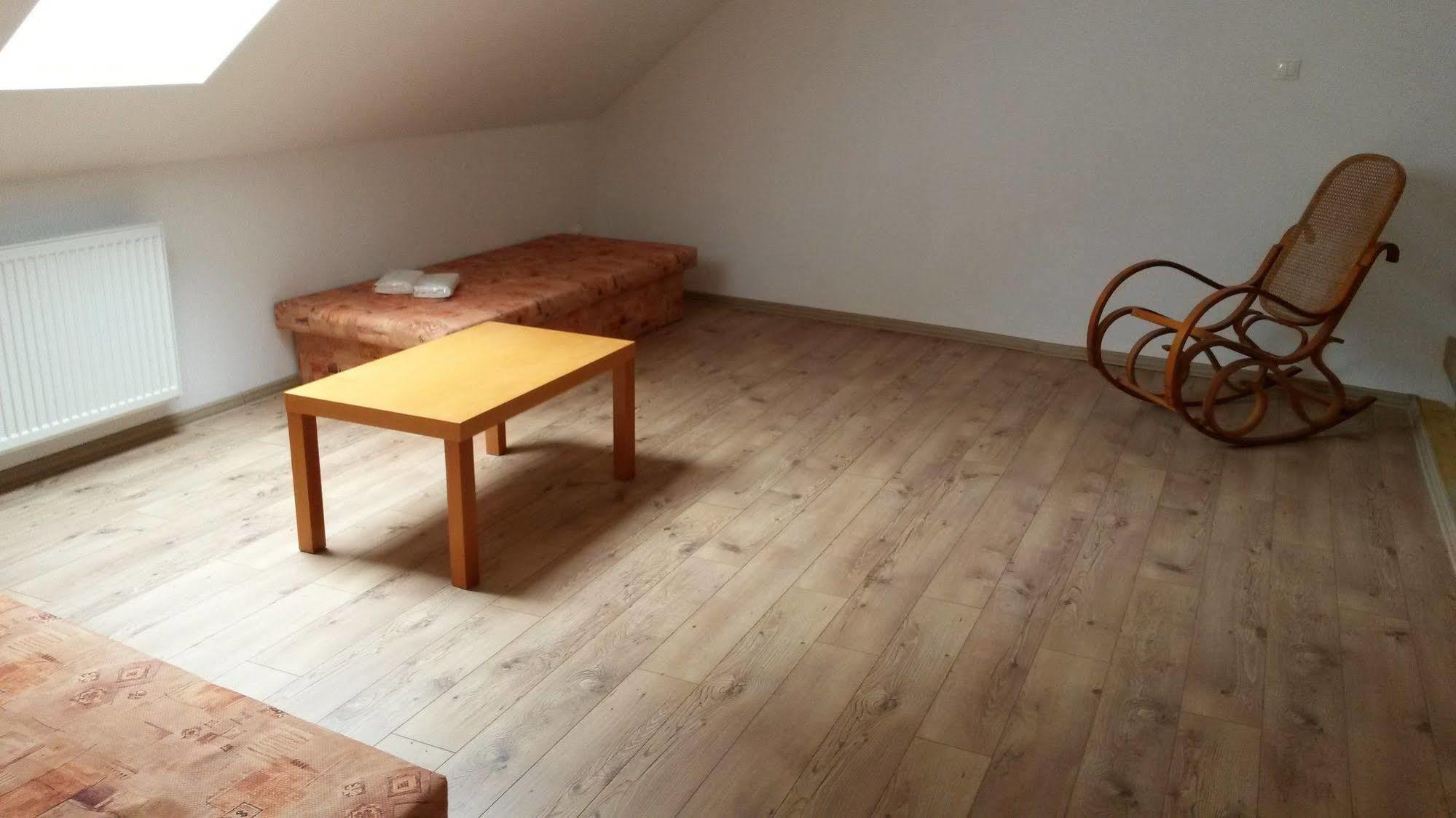 Attic Parkview Apartment ปิเอชตานี ภายนอก รูปภาพ
